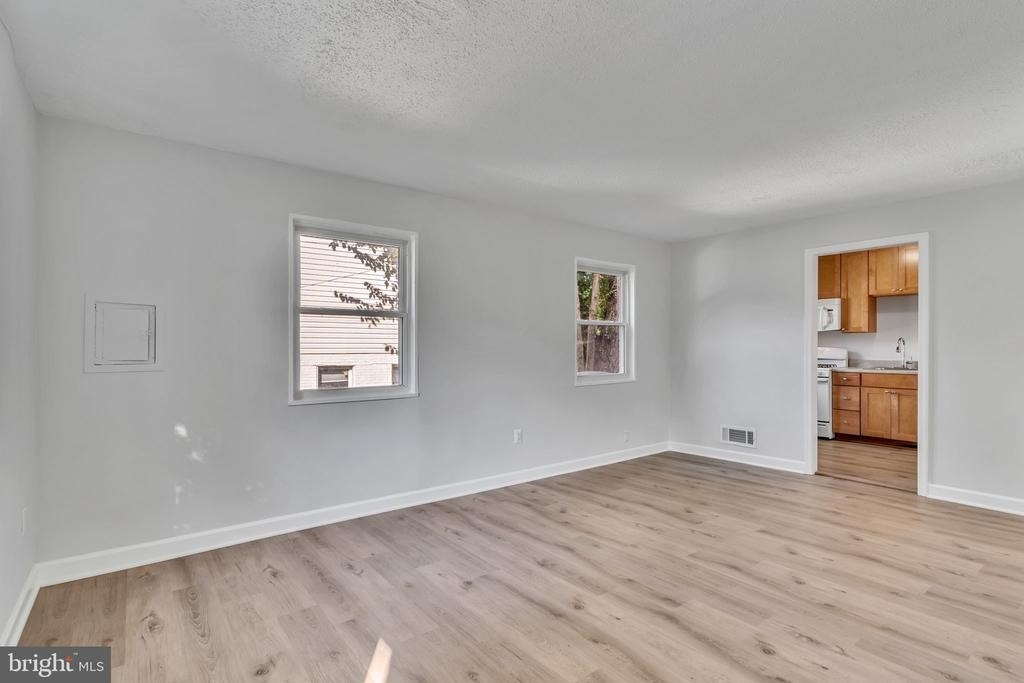 5809 Fifer - Photo 1