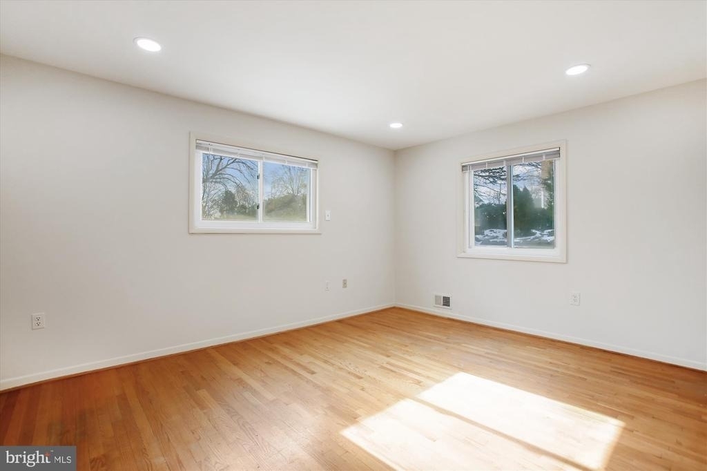 4904 Chanticleer Avenue - Photo 9