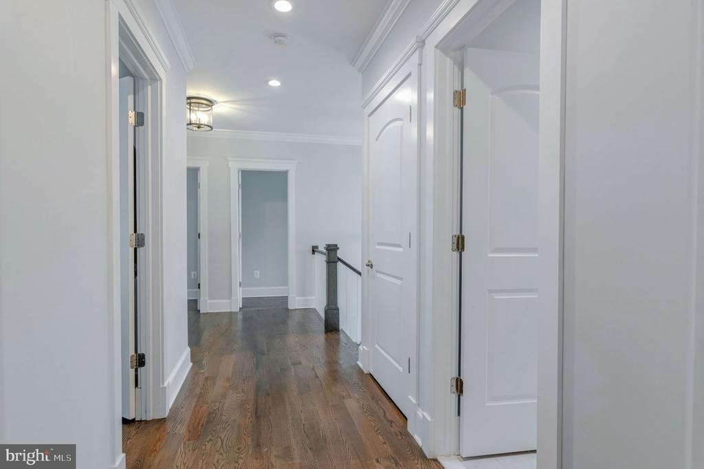 10704 Warwick Avenue - Photo 21