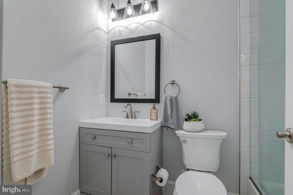 10704 Warwick Avenue - Photo 59