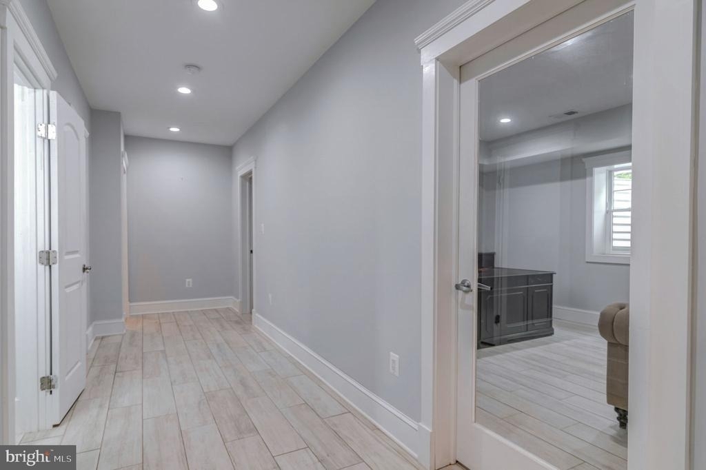 10704 Warwick Avenue - Photo 49