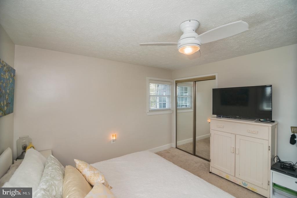 415 W Broad Street - Photo 18
