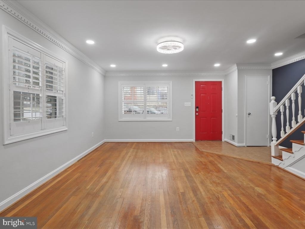 138 Cambridge Road - Photo 3
