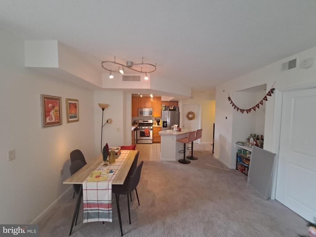 851 N Glebe Road N - Photo 2