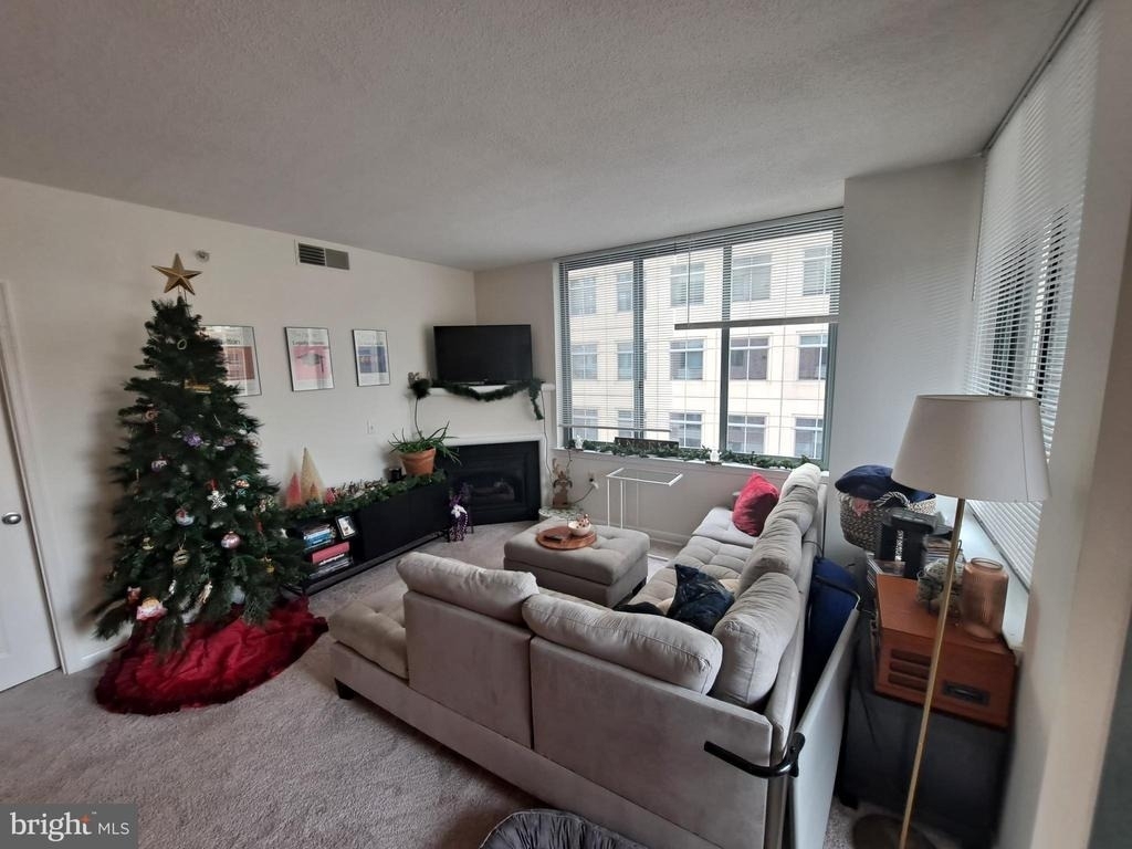 851 N Glebe Road N - Photo 1