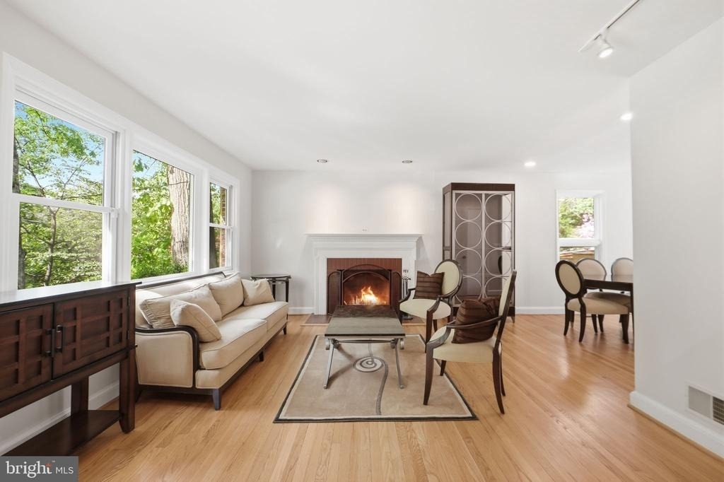 2351 N Vermont Street N - Photo 3