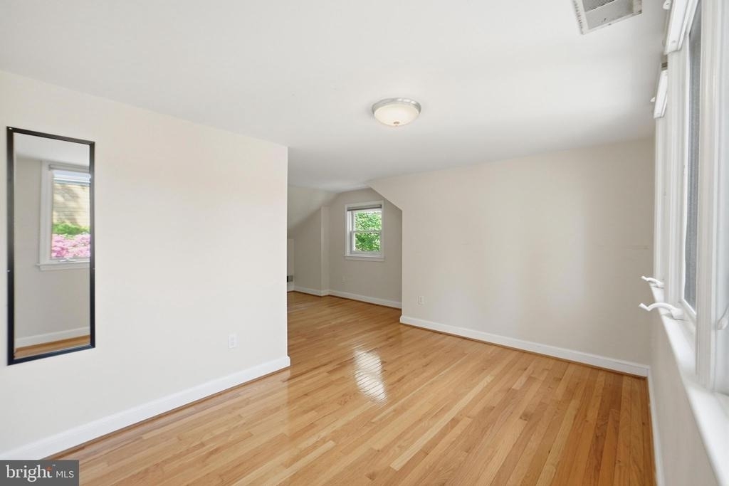 2351 N Vermont Street N - Photo 31