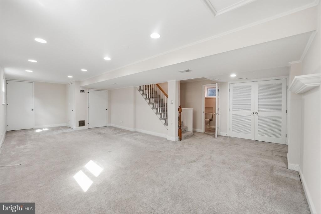 2351 N Vermont Street N - Photo 33
