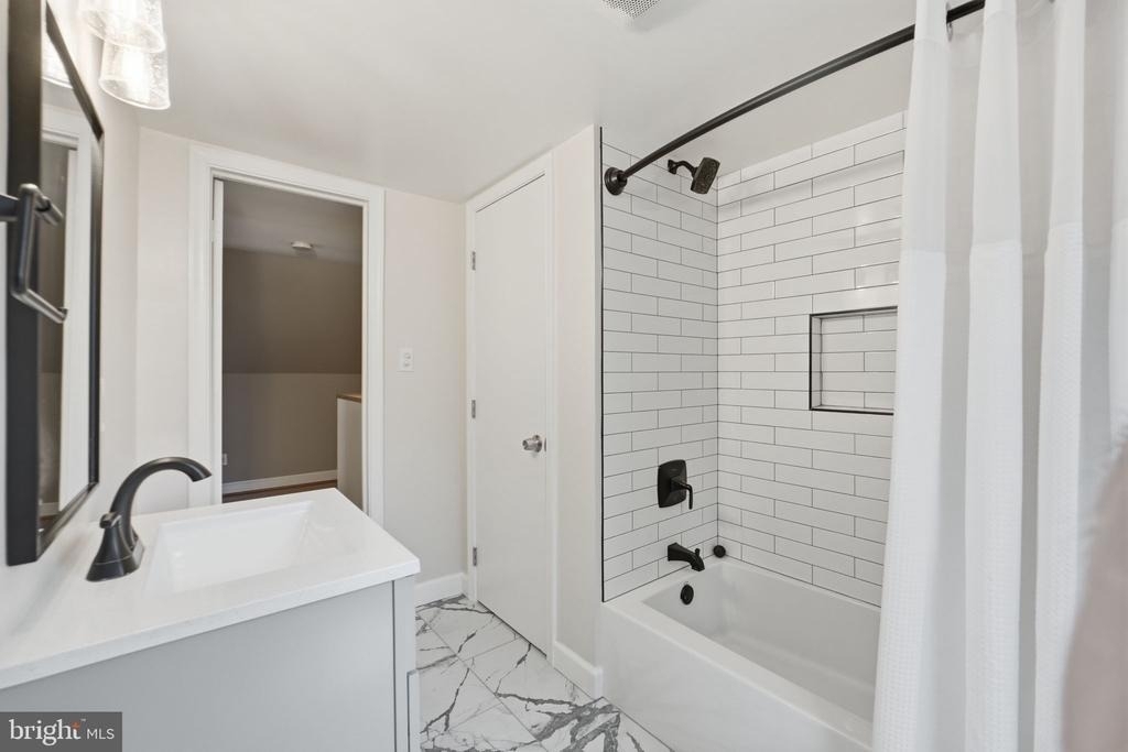 2351 N Vermont Street N - Photo 28