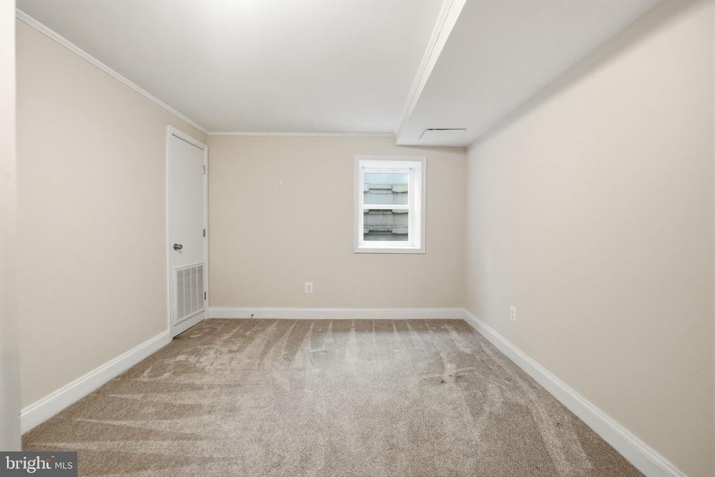 2351 N Vermont Street N - Photo 36