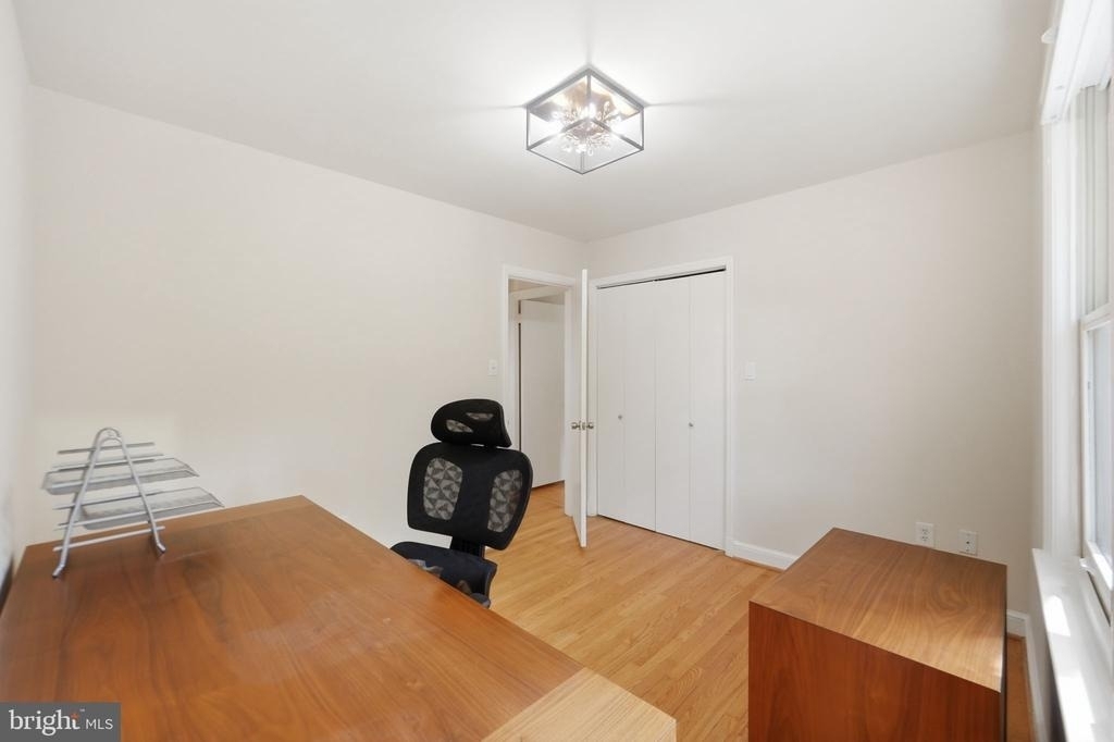 2351 N Vermont Street N - Photo 21