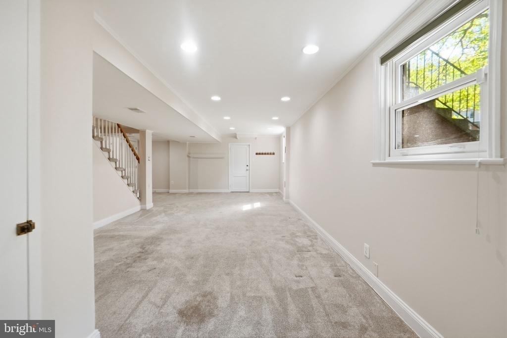 2351 N Vermont Street N - Photo 35