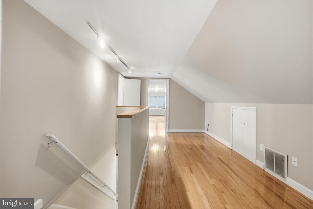 2351 N Vermont Street N - Photo 22