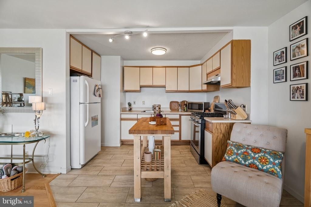2401 Pennsylvania Avenue - Photo 5