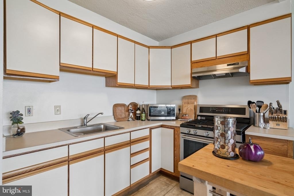 2401 Pennsylvania Avenue - Photo 6