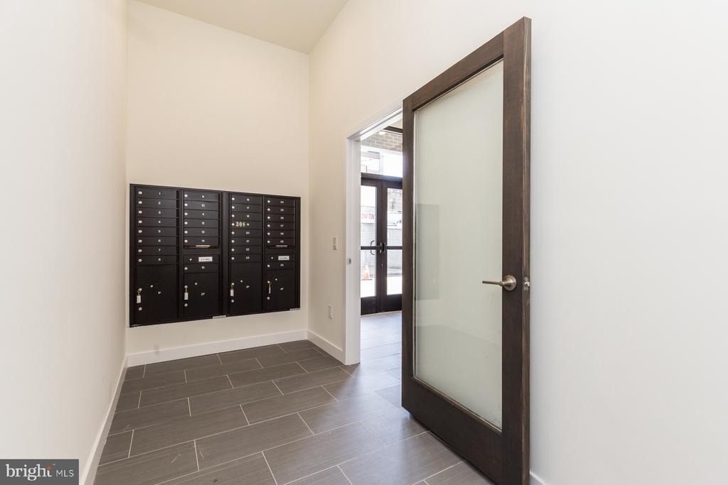 2411 Kensington Avenue - Photo 30