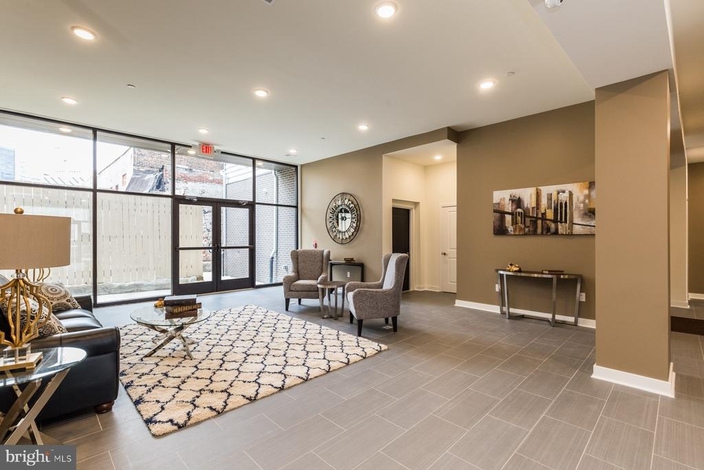 2411 Kensington Avenue - Photo 24