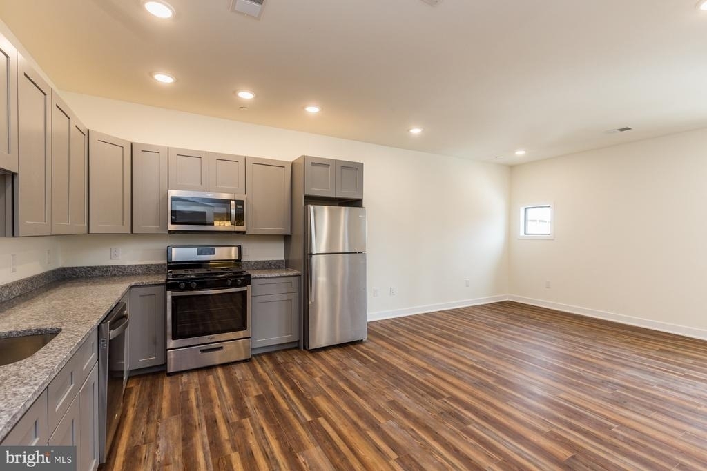 2411 Kensington Avenue - Photo 3