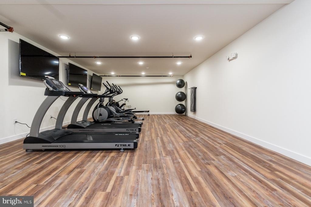 2411 Kensington Avenue - Photo 19