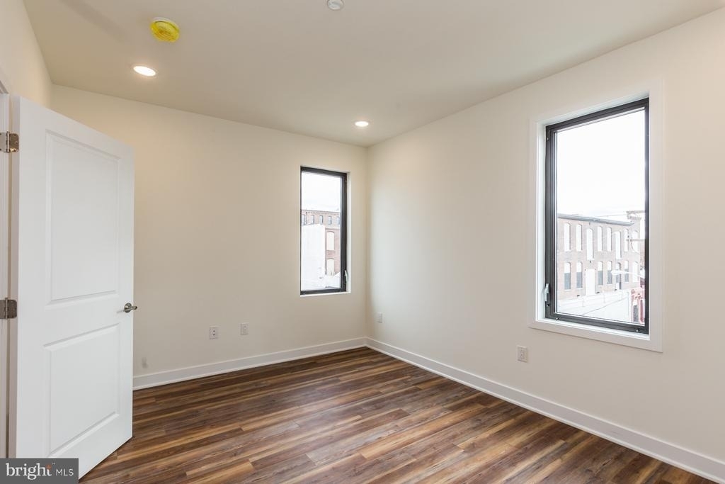 2411 Kensington Avenue - Photo 8