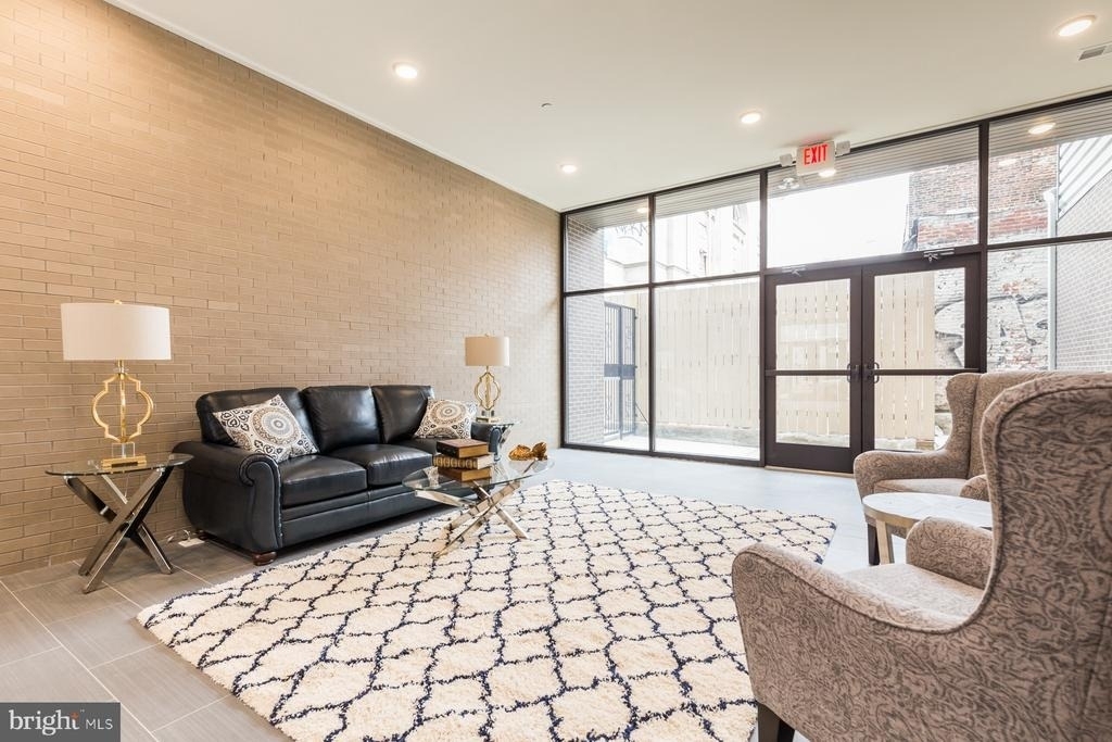 2411 Kensington Avenue - Photo 25