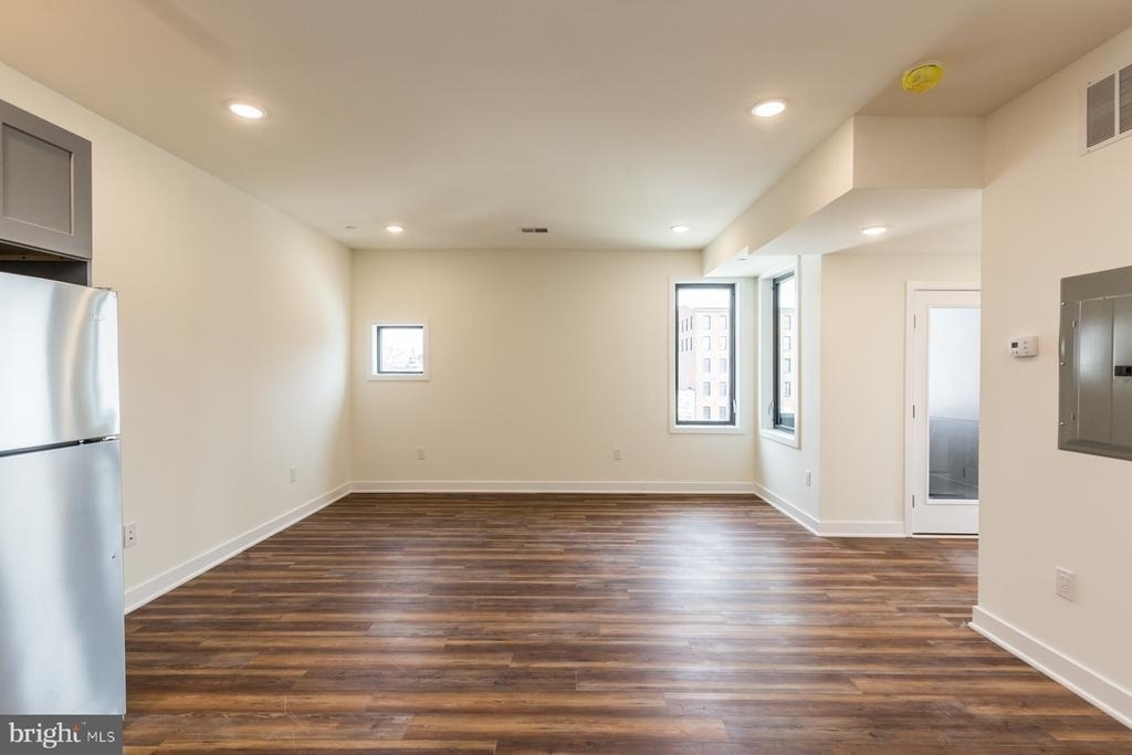2411 Kensington Avenue - Photo 4