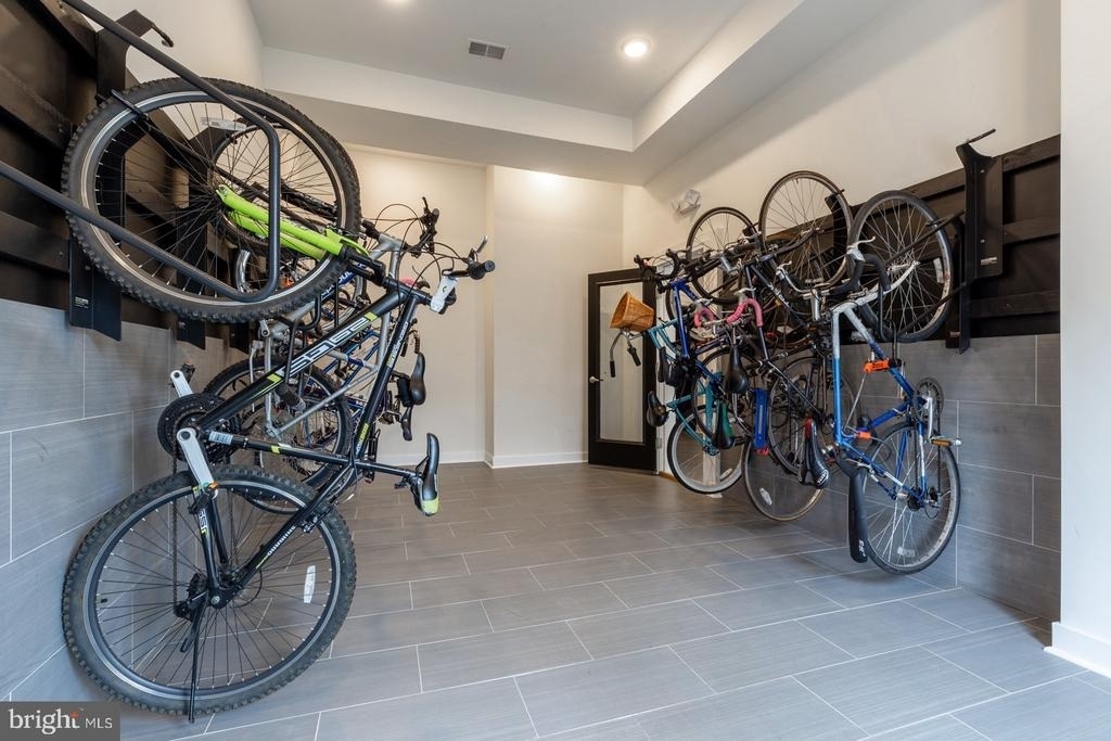 2411 Kensington Avenue - Photo 23