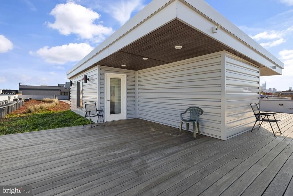 2411 Kensington Avenue - Photo 13