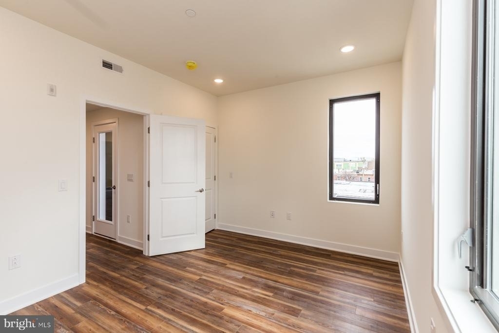 2411 Kensington Avenue - Photo 9