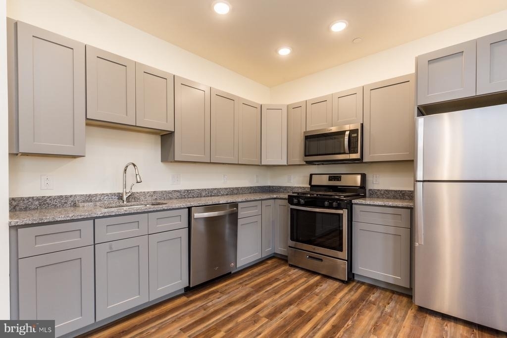 2411 Kensington Avenue - Photo 2