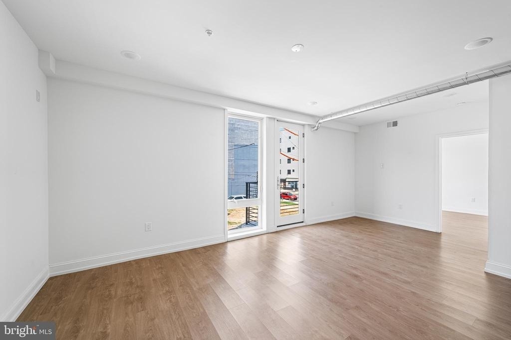 1614 Ridge Avenue - Photo 5