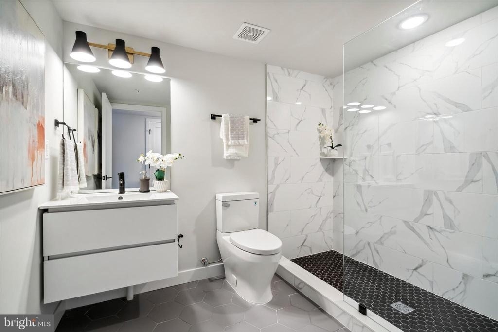 1102 Germantown Avenue - Photo 5