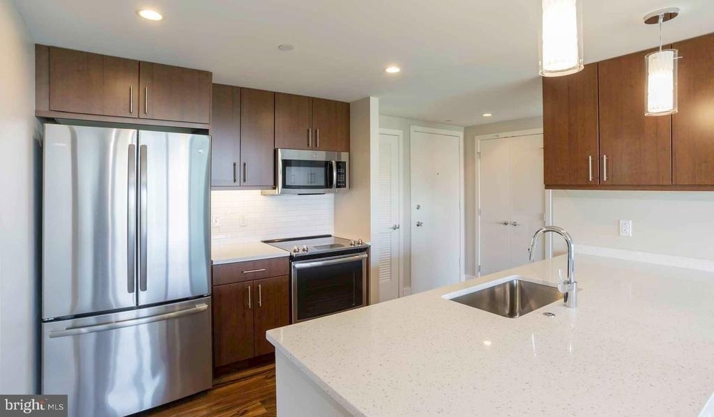 2200 Benjamin Franklin Parkway - Photo 22