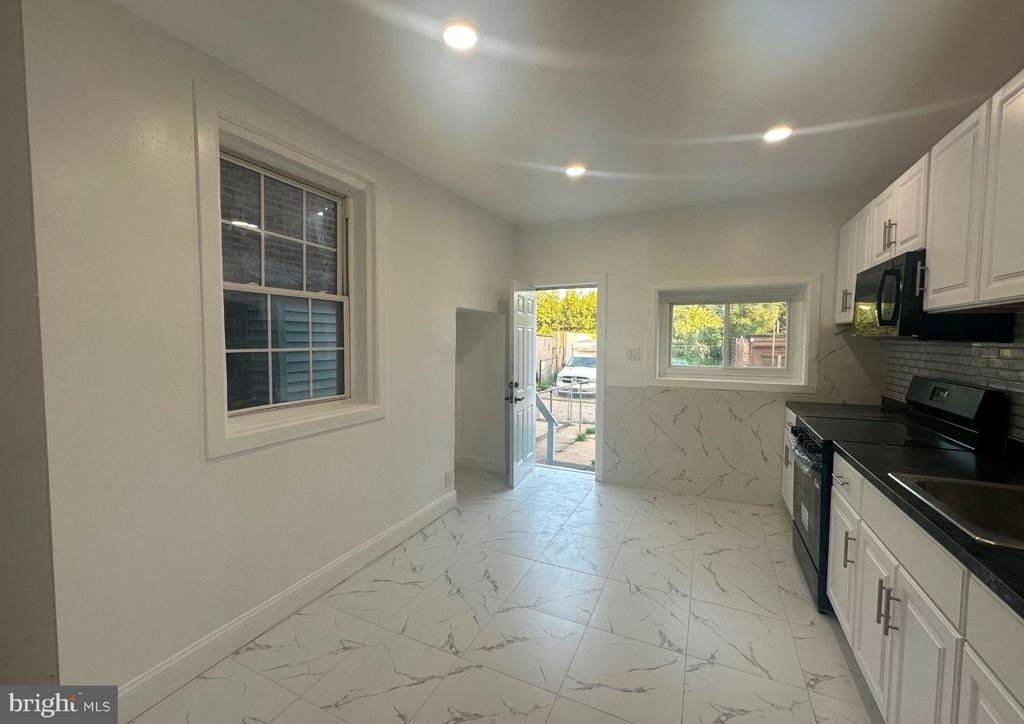 5319 Charles Street - Photo 11