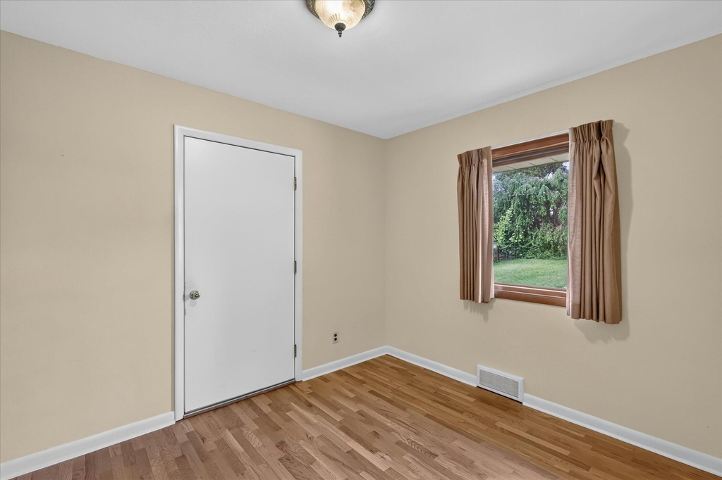 1920 Langley Avenue - Photo 13