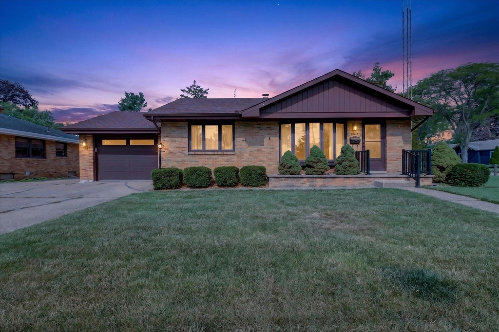 1920 Langley Avenue - Photo 1