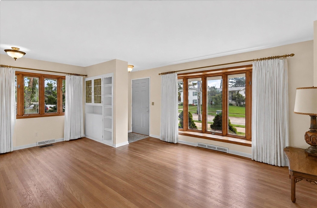 1920 Langley Avenue - Photo 6