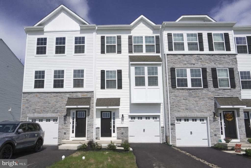 148 Bell Ct - Photo 0