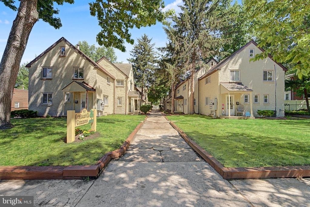 607 W Maple Avenue - Photo 0