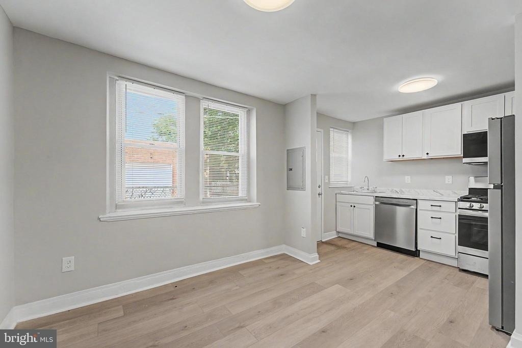 607 W Maple Avenue - Photo 9