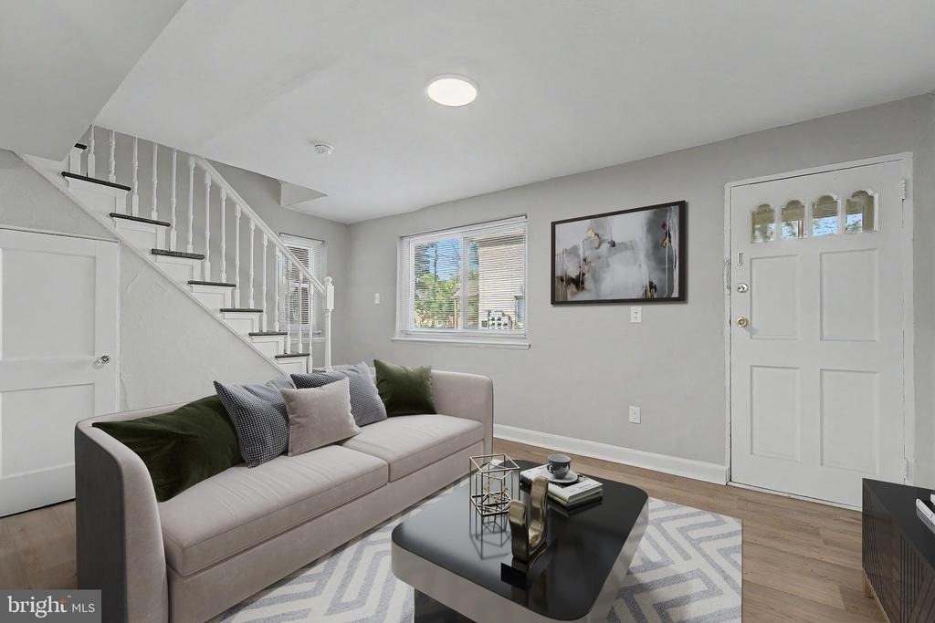 607 W Maple Avenue - Photo 5