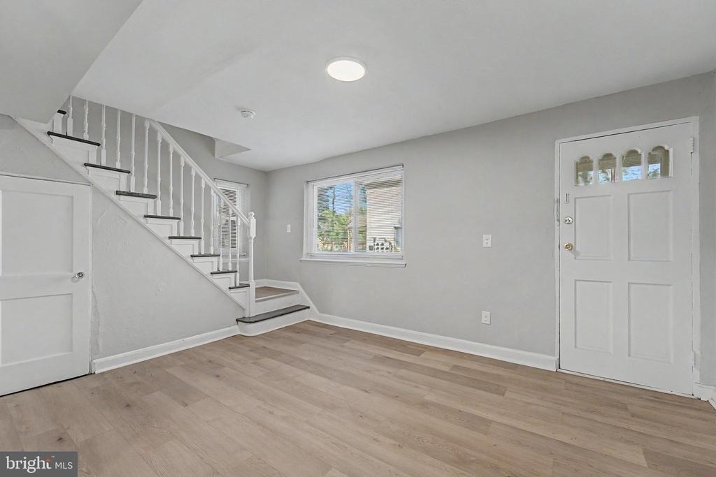 607 W Maple Avenue - Photo 4
