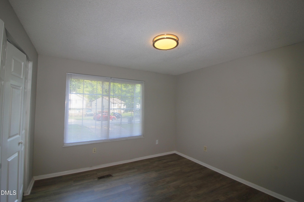 408 Drolmond Drive - Photo 14