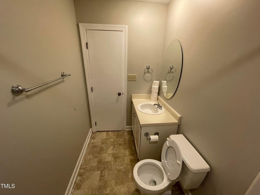 300 W Woodcroft Parkway - Photo 11