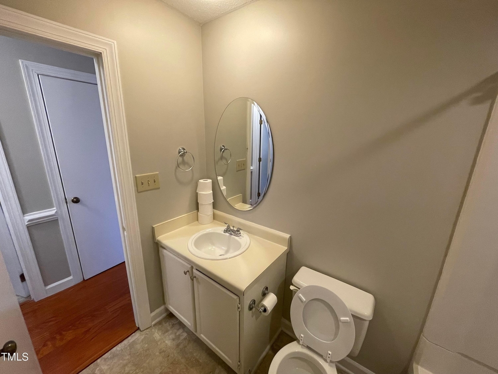 300 W Woodcroft Parkway - Photo 10