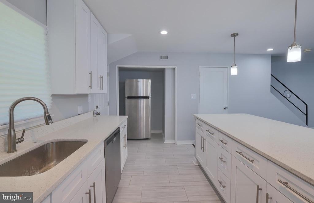 5303 62nd Avenue - Photo 5