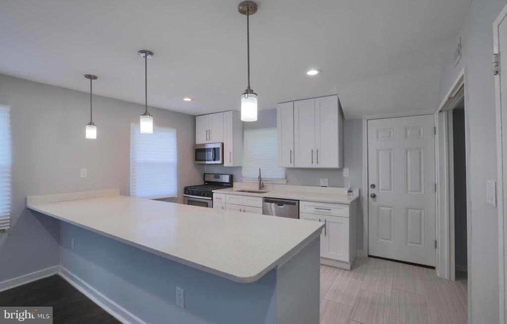 5303 62nd Avenue - Photo 3