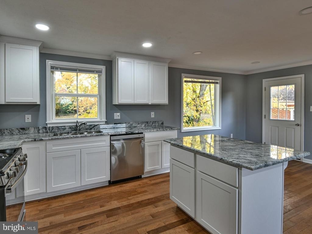 5812 Suitland Road - Photo 6
