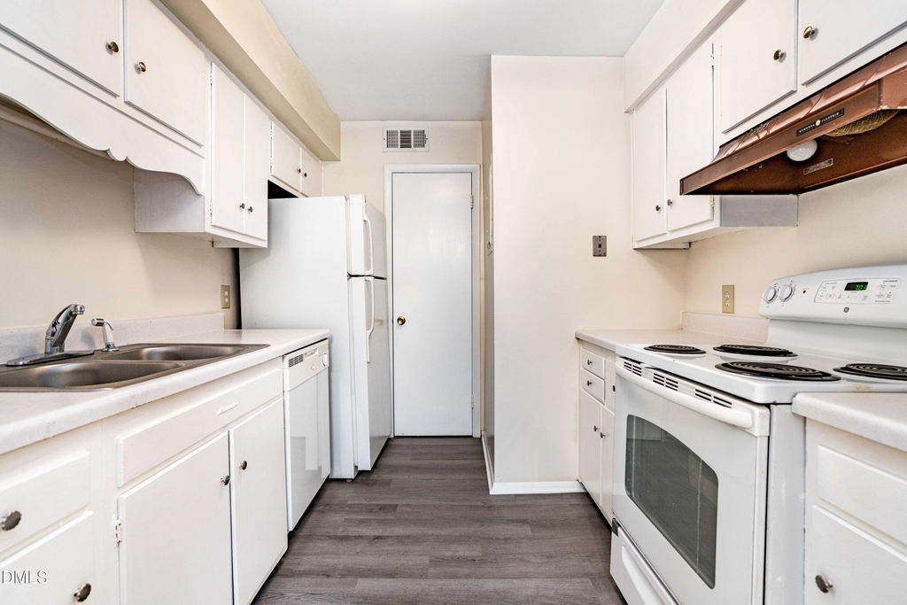 1232 Teakwood Place - Photo 5