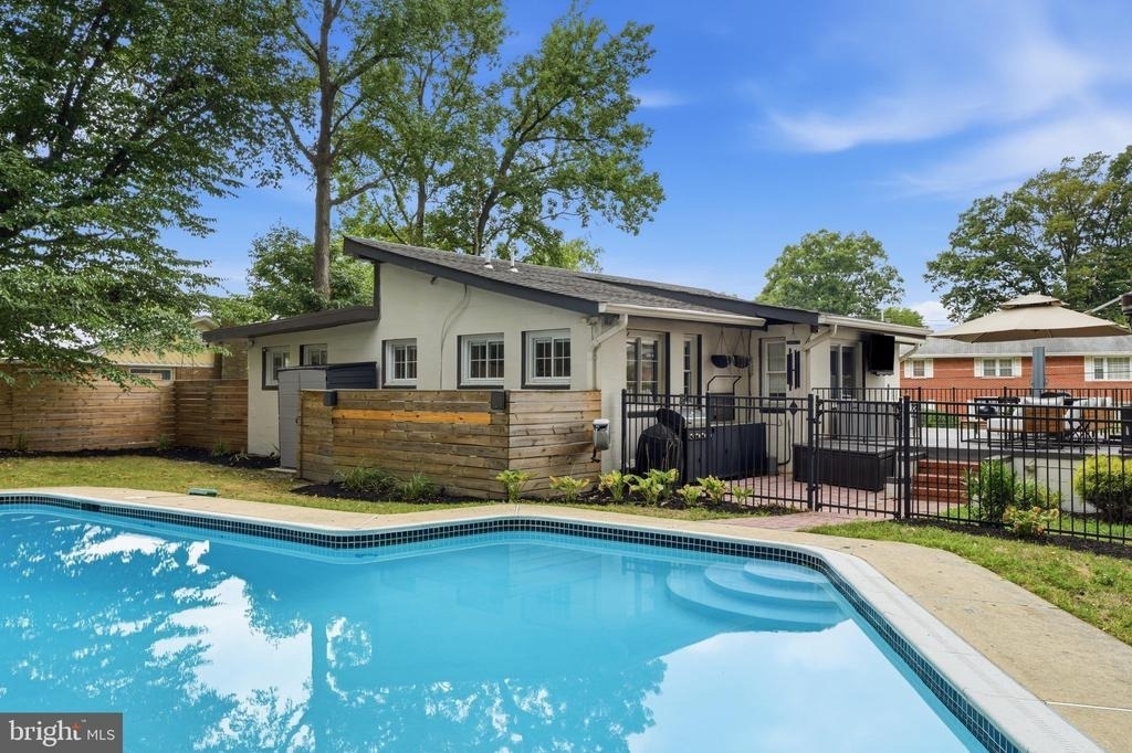 6410 Bushey Drive - Photo 4